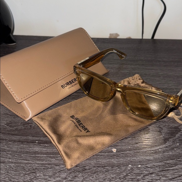 Burberry Tan Sunglasses with Case - Picture 1 of 4
